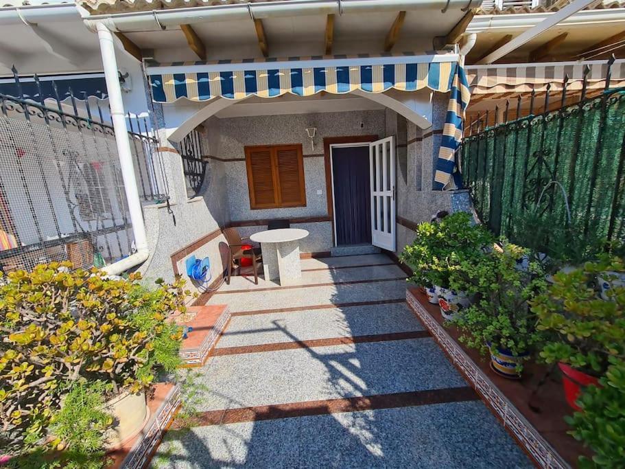 Marble Manor Guest House Los Alcazares Ngoại thất bức ảnh